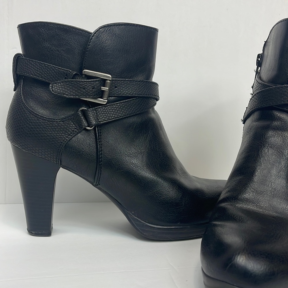 Rialto Black Ankle Bootie Size 9